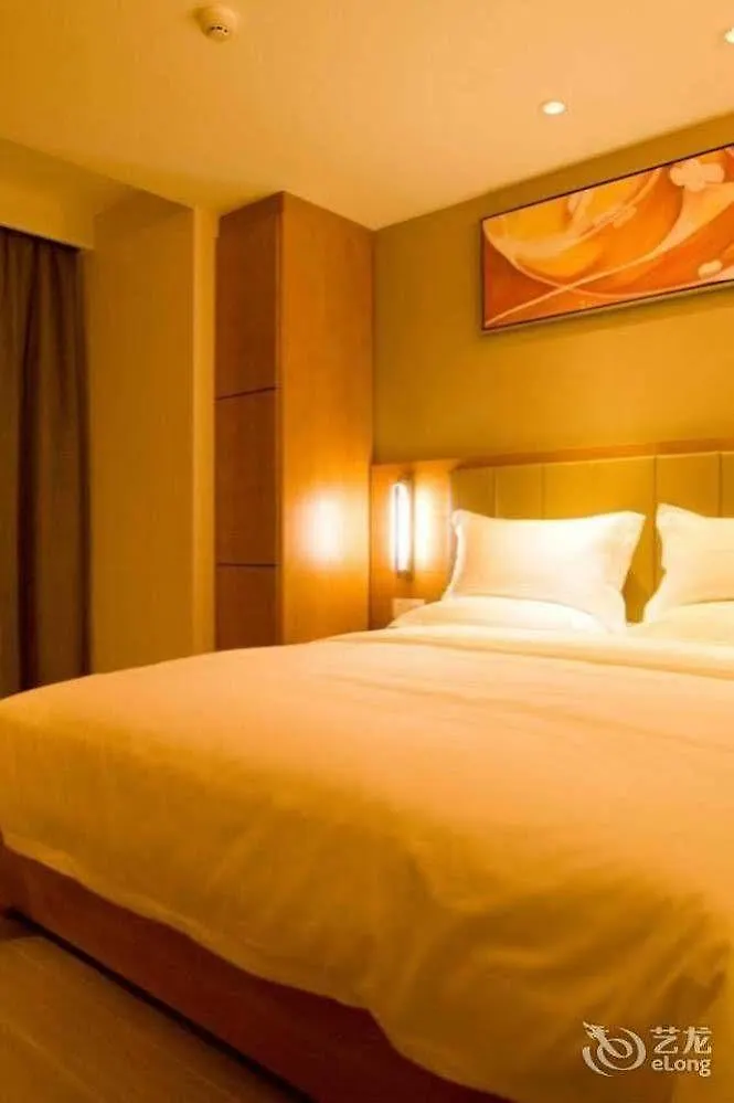 Ji Hotel Sanya Center 3*,