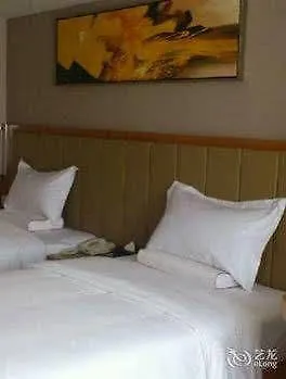 Ji Hotel Sanya Center 3*,